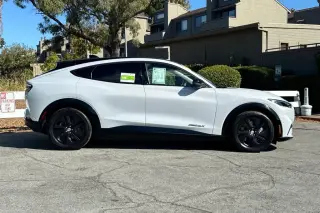 Ford Mustang Mach-E 2023 Tracción en todas las ruedas California Route 1 4p SUV