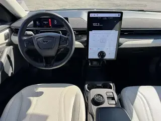 Ford Mustang Mach-E 2023 SUV de 4 puertas Premium con tracción en las cuatro ruedas (AWD)