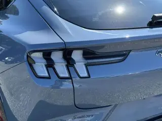 Ford Mustang Mach-E 2023 SUV de 4 puertas Premium con tracción en las cuatro ruedas (AWD)