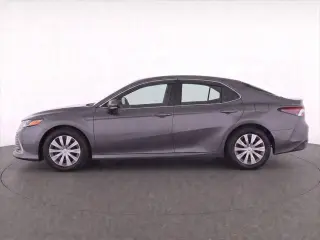 Toyota Camry Hybrid 2023 LE 4p Sedano