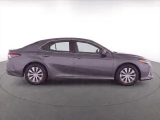 Toyota Camry Hybrid 2023 LE 4p Sedano