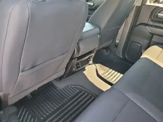 Chevrolet Silverado 1500 2023 4x2 Custom 4p Cabina Tripulada 5.8 ft. CB
