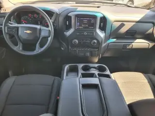 Chevrolet Silverado 1500 2023 4x2 Custom 4p Cabina Tripulada 5.8 ft. CB