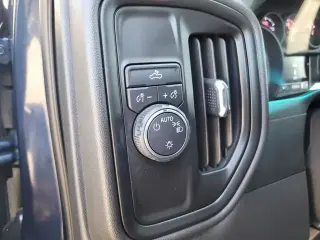 Chevrolet Silverado 1500 2023 4x2 Custom 4p Cabina Tripulada 5.8 ft. CB