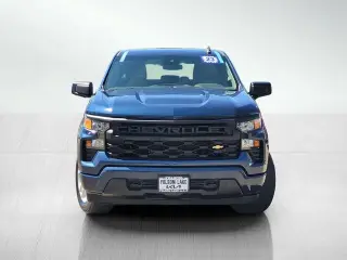 Chevrolet Silverado 1500 2023 4x2 Custom 4p Cabina Tripulada 5.8 ft. CB
