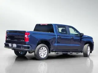 Chevrolet Silverado 1500 2023 4x2 Custom 4p Cabina Tripulada 5.8 ft. CB
