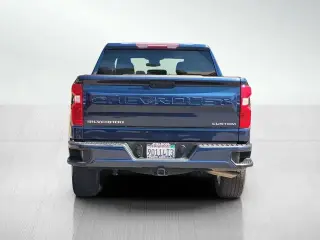 Chevrolet Silverado 1500 2023 4x2 Custom 4p Cabina Tripulada 5.8 ft. CB