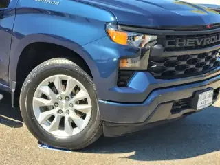 Chevrolet Silverado 1500 2023 4x2 Custom 4p Cabina Tripulada 5.8 ft. CB