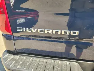 Chevrolet Silverado 1500 2023 4x2 Custom 4p Cabina Tripulada 5.8 ft. CB