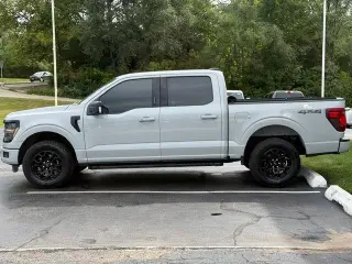 Ford F-150 2024 4x4 XLT 4 puertas SuperCrew 5.5 pies caja corta