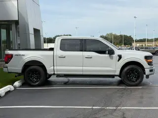 Ford F-150 2024 4x4 XLT 4 puertas SuperCrew 5.5 pies caja corta