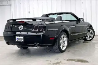 Ford Mustang 2006 GT Deluxe 2dr Convertible