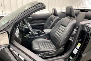 Ford Mustang 2006 GT Deluxe 2dr Convertible