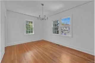 Propiedad de alquiler con 3 dormitorios y 2 baños en Eastchester