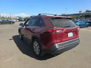 Toyota RAV4 2022 XLE Premium 4dr SUV