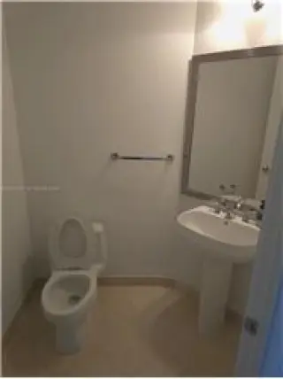 Propiedad de alquiler con 2 dormitorios y 2.5 baños en Miami