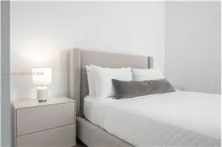 Propiedad de alquiler con 2 dormitorios y 2.5 baños en Miami