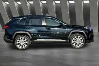 Toyota RAV4 2024 AWD XLE Premium 4dr SUV