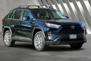 Toyota RAV4 2024 AWD XLE Premium 4dr SUV