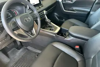 Toyota RAV4 2024 AWD XLE Premium 4dr SUV