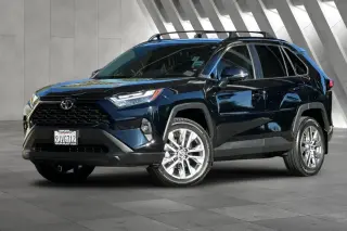 Toyota RAV4 2024 AWD XLE Premium 4dr SUV