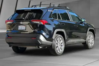 Toyota RAV4 2024 AWD XLE Premium 4dr SUV