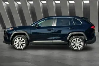 Toyota RAV4 2024 AWD XLE Premium 4dr SUV