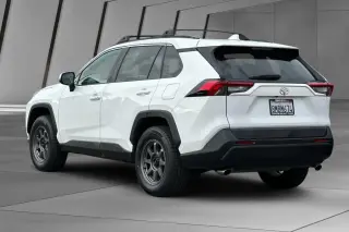 Toyota RAV4 2019 AWD XLE Premium 4dr SUV