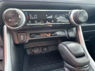 Toyota RAV4 2022 XLE 4dr SUV