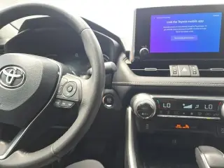 Toyota RAV4 2023 XLE Premium 4dr SUV