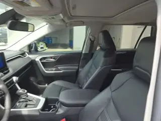 Toyota RAV4 2023 XLE Premium 4dr SUV