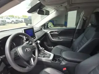 Toyota RAV4 2023 XLE Premium 4dr SUV