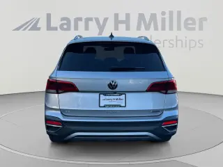Volkswagen Taos 2022 SE 4p SUV