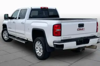 GMC Sierra 2500HD 2019 4x4 Denali 4dr Crew Cab SB