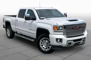 GMC Sierra 2500HD 2019 4x4 Denali 4dr Crew Cab SB