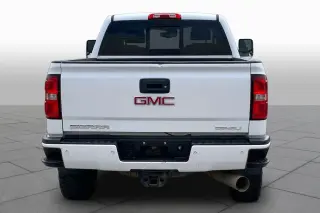 GMC Sierra 2500HD 2019 4x4 Denali 4dr Crew Cab SB