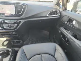 Chrysler Voyager 2025 LX 4dr Mini-Van