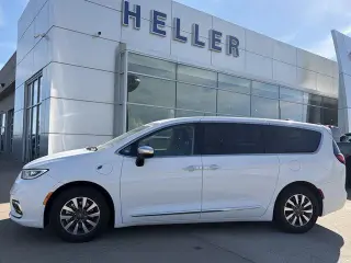Chrysler Pacifica Plu-en Hybrid 2023 Limited 4p Minivan