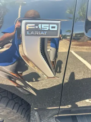 Ford F-150 2023 4x4 Lariat 4dr SuperCrew 5.5 ft. SB