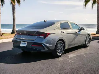 Hyundai ELANTRA 2024 SEL 4p Sedan