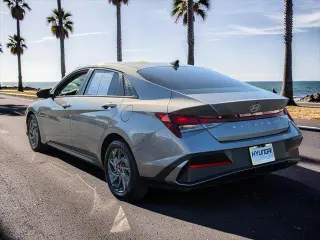 Hyundai ELANTRA 2024 SEL 4p Sedan