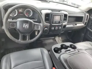 Ram 1500 Classic 2022 4x4 Tradesman 4dr Crew Cab 5.5 ft. SB Pickup