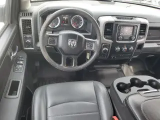 Ram 1500 Classic 2022 4x4 Tradesman 4dr Crew Cab 5.5 ft. SB Pickup