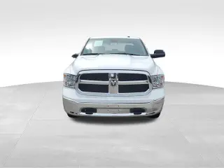 Ram 1500 Classic 2022 4x4 Tradesman 4dr Crew Cab 5.5 ft. SB Pickup