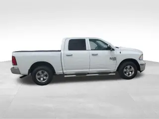 Ram 1500 Classic 2022 4x4 Tradesman 4dr Crew Cab 5.5 ft. SB Pickup