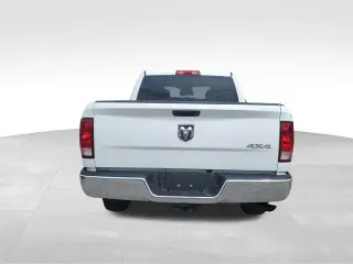 Ram 1500 Classic 2022 4x4 Tradesman 4dr Crew Cab 5.5 ft. SB Pickup