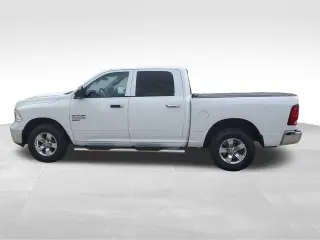 Ram 1500 Classic 2022 4x4 Tradesman 4dr Crew Cab 5.5 ft. SB Pickup