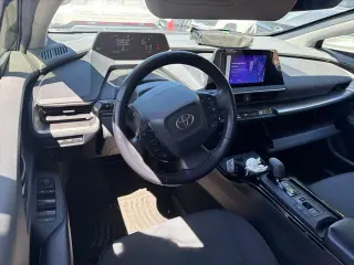 Toyota Prius 2024 LE 4p Hatchback