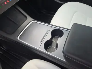 Tesla Model Y 2023 AWD Performance 4p Crossover