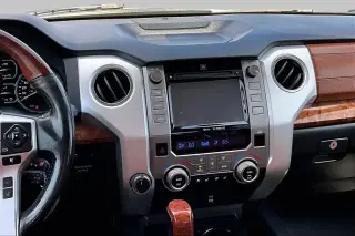 Toyota Tundra 2019 4x4 Edición 1794 4dr CrewMax Cab Pickup SB (5.7L V8)